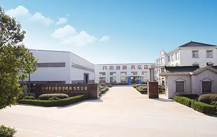<font style='font-size:24px;font-weight:bold'> 生产基地</font><br/>世界杯官方网站工厂面积超过10000m²<br/>拥有先进的CNC 铣床，深度钻孔机
